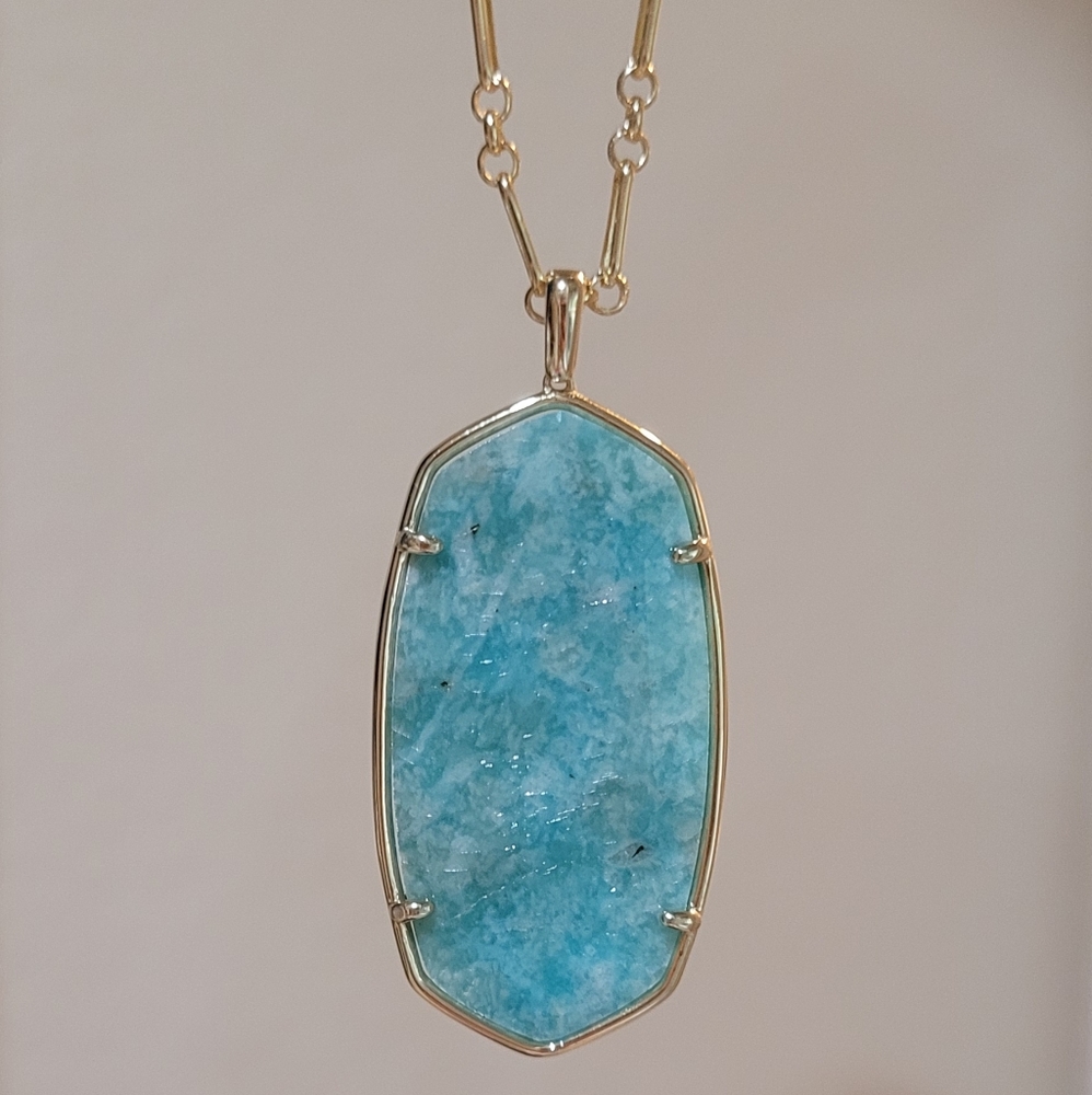 NWT KENDRA SCOTT NECKLACE IN GOLD